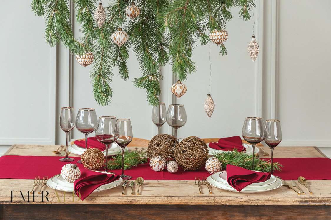 bordo stalo takelis ir serveteles