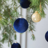 Karališkos mėlynos spalvos kalėdiniai papuošimai