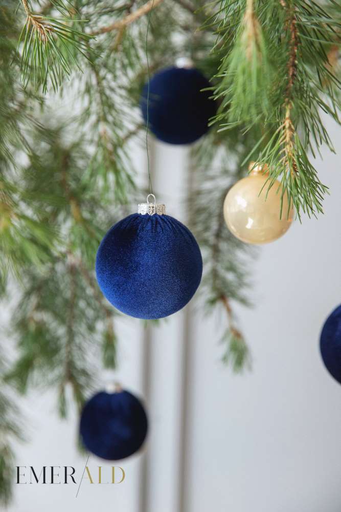 Karališkos mėlynos spalvos kalėdiniai papuošimai