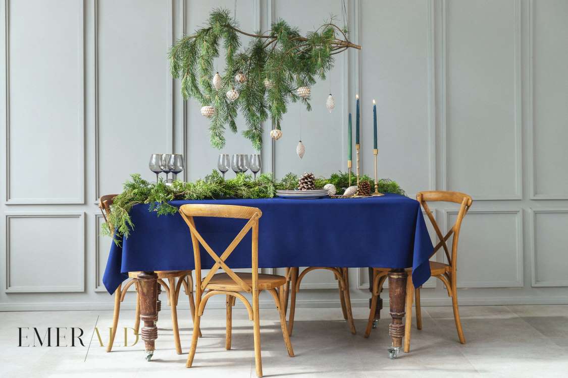 Melynos spalvos staltiese