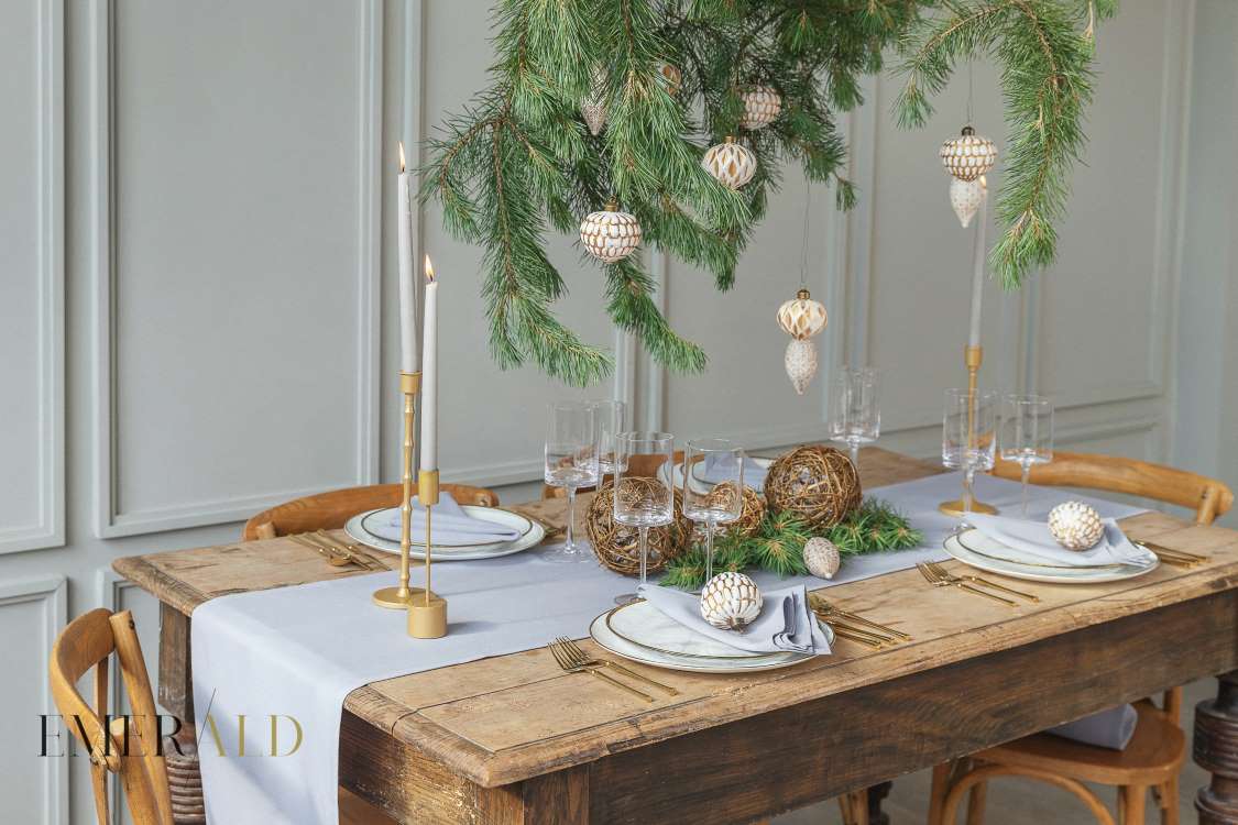 Pilkos spalvos stalo takelis