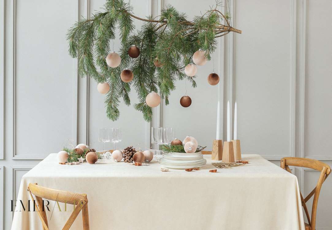 Kalediniai zaisliukai ant eglutes smelio spalvos su rudais