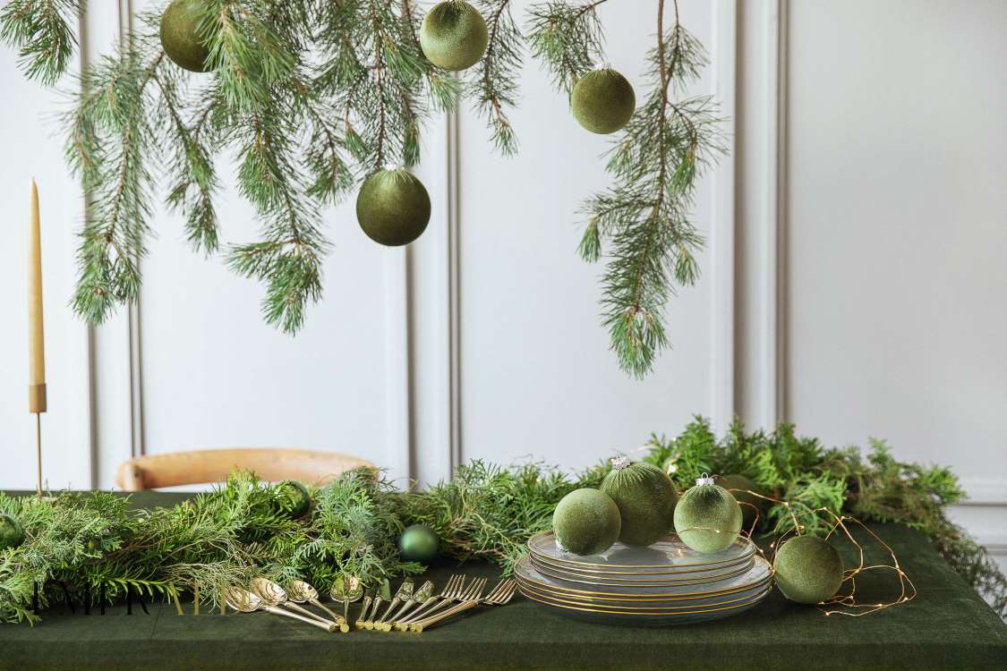 kalediniai papuosimai samanu spalvos