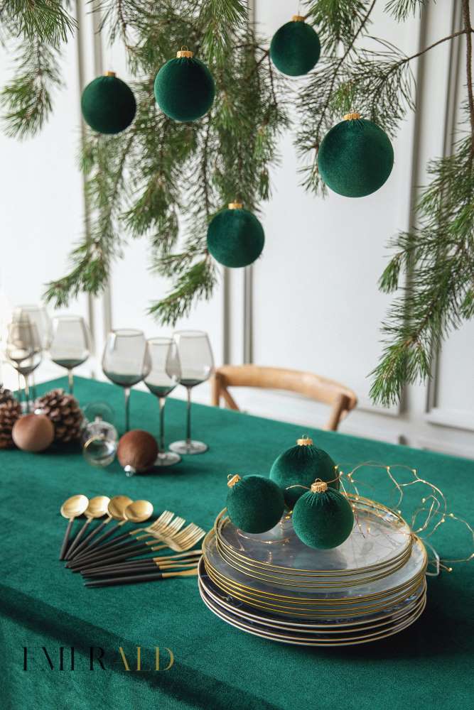 Rankų darbo smaragdiniai kalėdų eglutės papuošimai