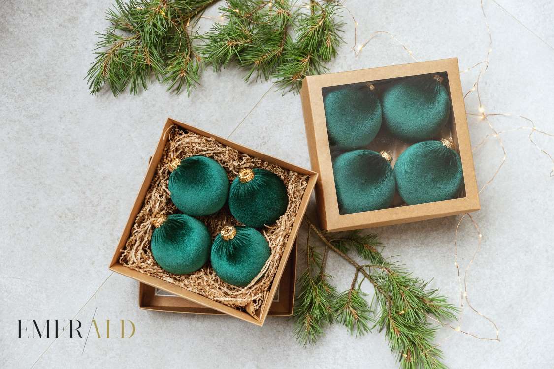 Smaragdinės spalvos kalėdų žaisliukai