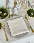 Pieno baltos spalvos matinio veliuro servetėlės